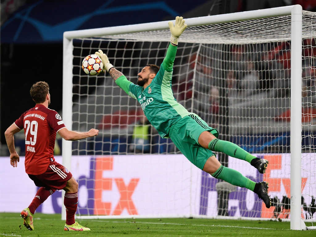 近距离+诡异角度,多纳鲁马神级扑救化解危机,球迷惊叹:比索默还夸张 近距离+诡异角度,多纳鲁马神级扑救化解危机,球迷惊叹:比索默还夸张